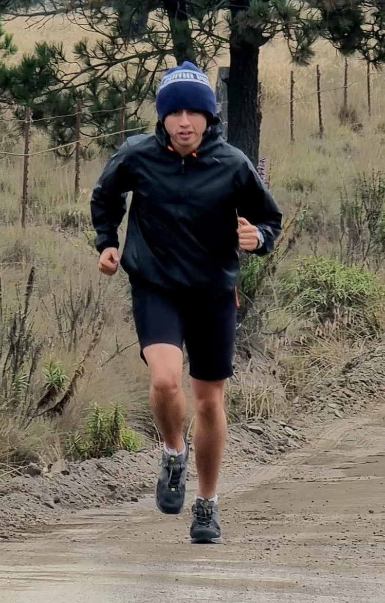 Me practicing athletism in Iztaccihuatl volcanoe.